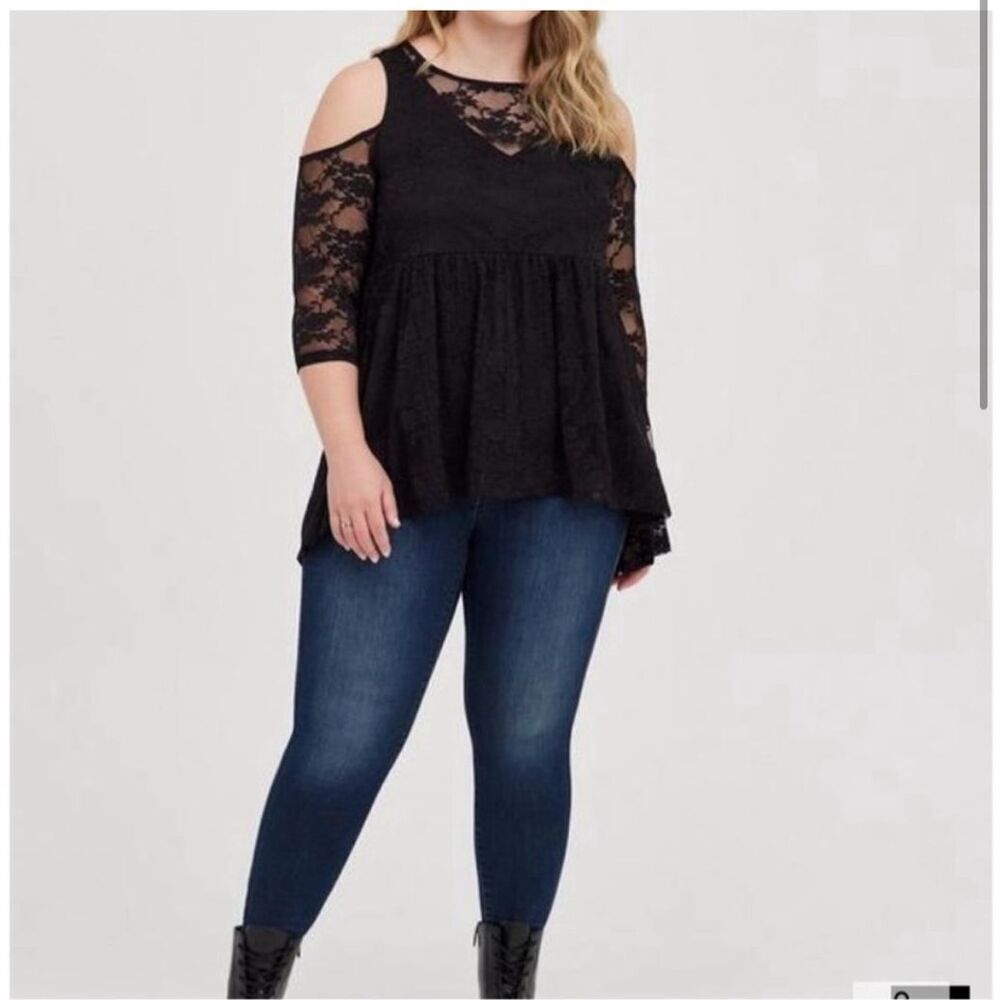 Torrid Black Lace Cold Shoulder Babydoll Whimsygoth Blouse sz 1 EUC